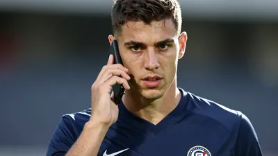 Levante UD has entered the race to sign Serbian forward Petar Ratkov from Lazio, competing directly with Sevilla FC for...