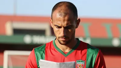 Levante watches as Pablo Martínez nears Málaga as a free agent after his contract ends