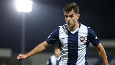 Girona FC interested in Xavi Grande, Levante right-back, returning from CS Marítimo loan