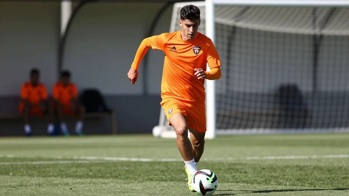 La empresa valenciana, cuyo presidente Vicente Boluda es accionista del club, será el patrocinador principal de todos los...