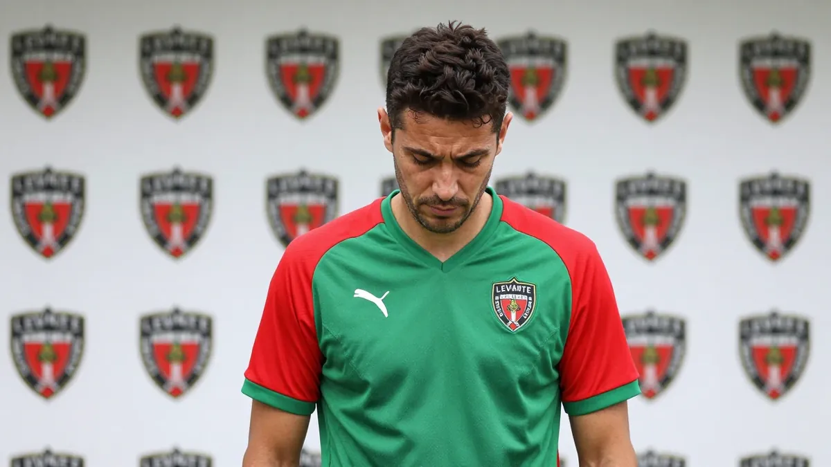 Levante pierde a Kareem Tunde, quien se marcha del club, mientras varios equipos están en negociaciones para ficharlo