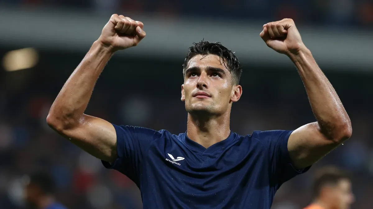 Levante UD signs Serbian striker Petar Ratkov on loan from Lazio and sells midfielder Carlos Álvarez to Mexico's Club América