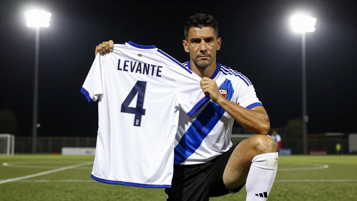 El Levante ha anunciado a Roger Brugué, Adrián de la Fuente 'Dela', Iván Romero y Aïssa Mandi como capitanes de la...