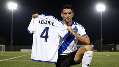 El Levante ha anunciado a Roger Brugué, Adrián de la Fuente 'Dela', Iván Romero y Aïssa Mandi como capitanes de la...