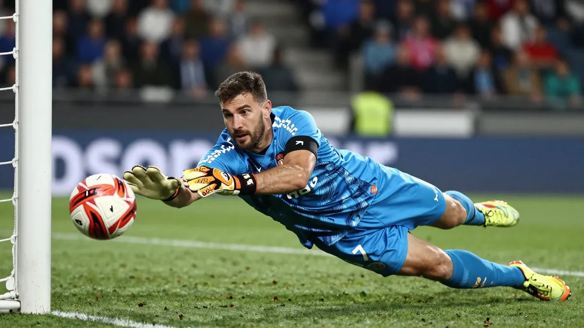 El Levante UD, undécimo en LaLiga, recibe al líder Barcelona tras un empate a cero en Málaga, mientras se analizan las...